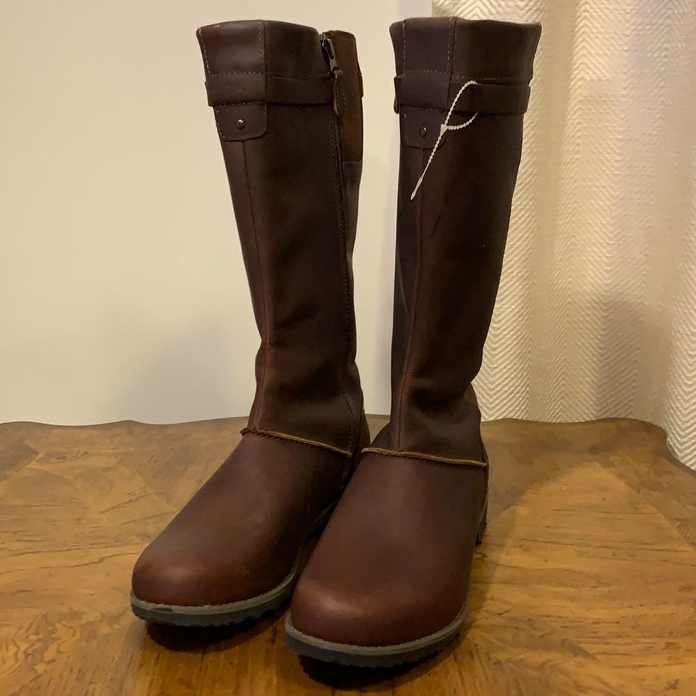 size 9.5 Eddie Bauer Trace Boot